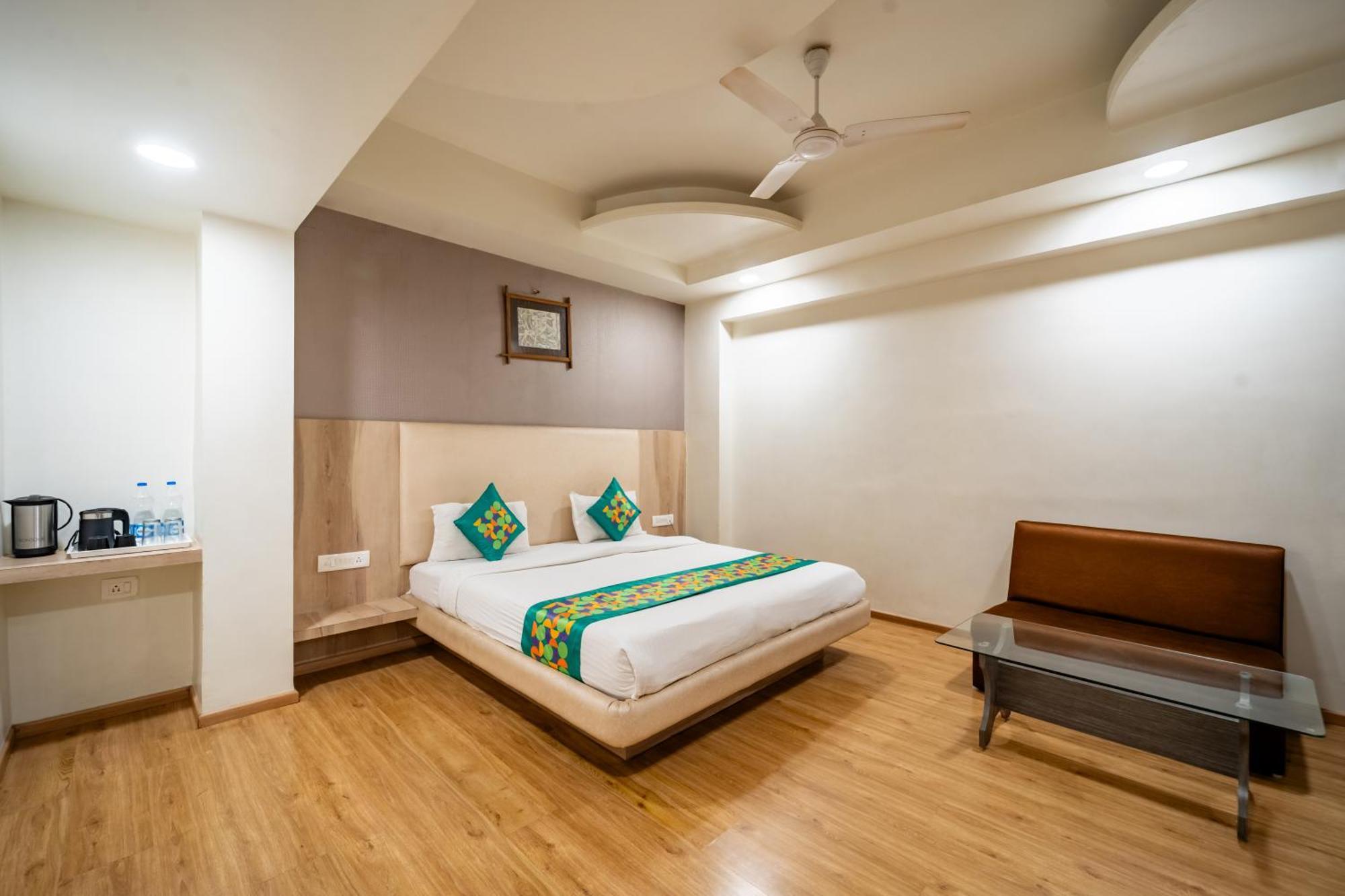 ホテル Treebo Kamal Regency ボーパール エクステリア 写真